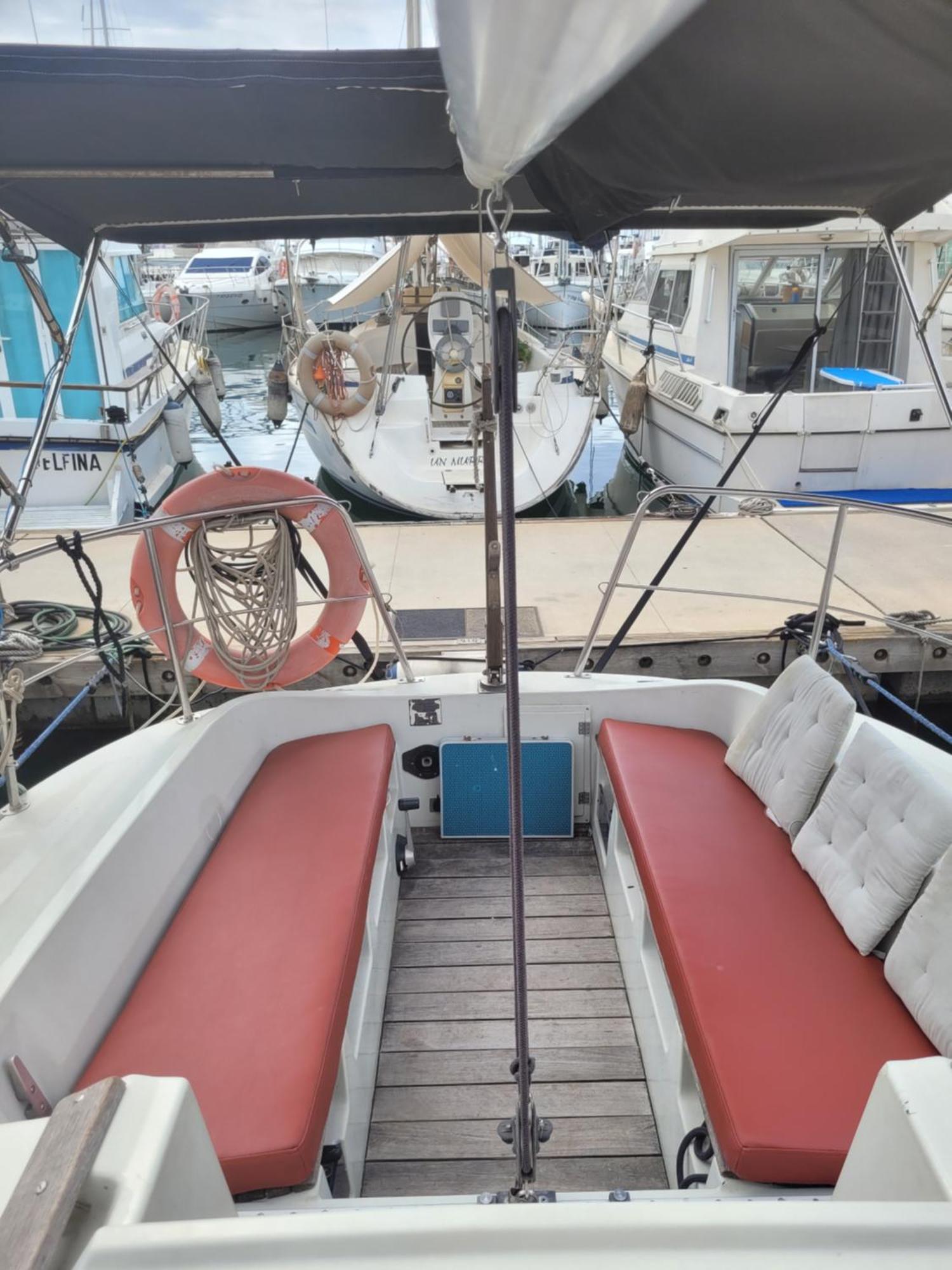 Отель Experience On A Sailboat To Sleep Сан-Адриан-де-Бесос Экстерьер фото